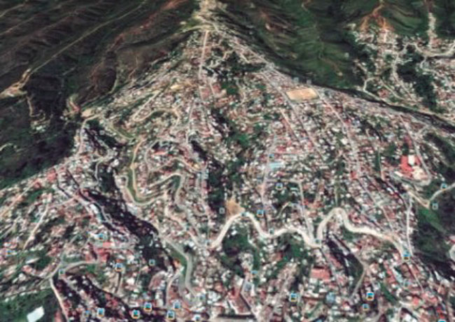 Fotos aéreas cerros de Valparaíso (Chile). El tejido vernacular en relación con la disposición volumétrica aparece como ámbito de exploración morfológica relevante para la arquitectura contemporánea latinoamericana